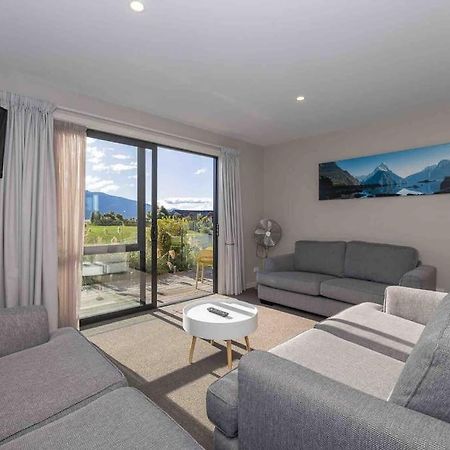 Great Views From New 2 Bedroom Apartment Te Anau Eksteriør billede