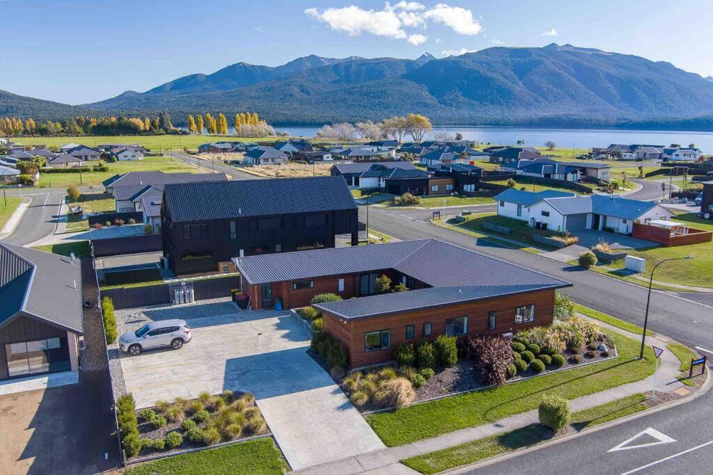 Great Views From New 2 Bedroom Apartment Te Anau Eksteriør billede