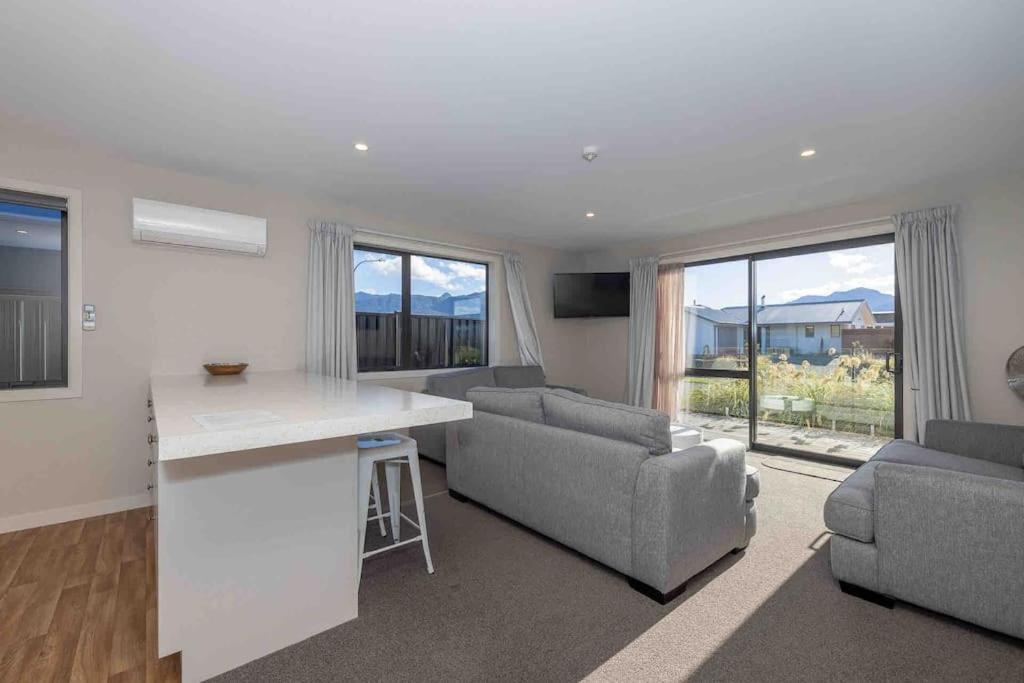 Great Views From New 2 Bedroom Apartment Te Anau Eksteriør billede
