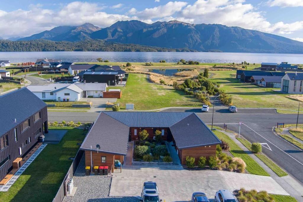 Great Views From New 2 Bedroom Apartment Te Anau Eksteriør billede