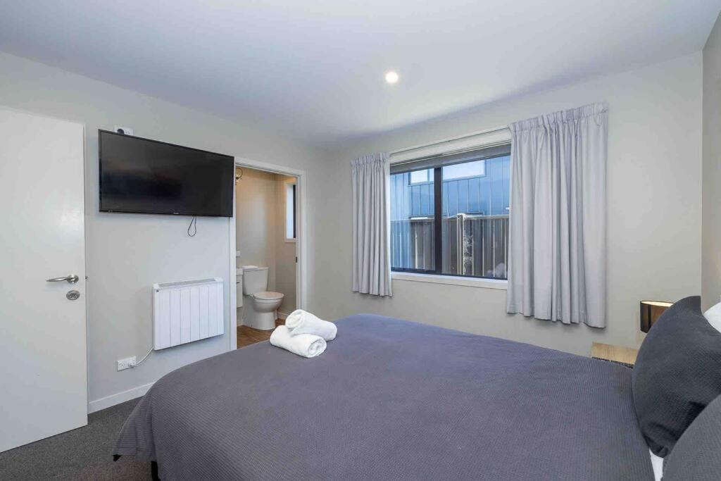 Great Views From New 2 Bedroom Apartment Te Anau Eksteriør billede