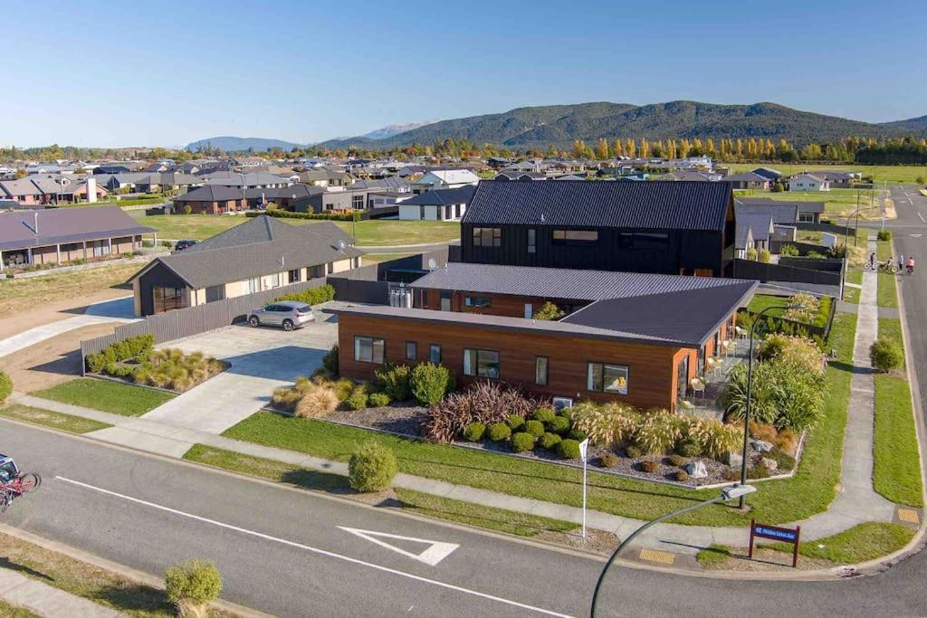 Great Views From New 2 Bedroom Apartment Te Anau Eksteriør billede