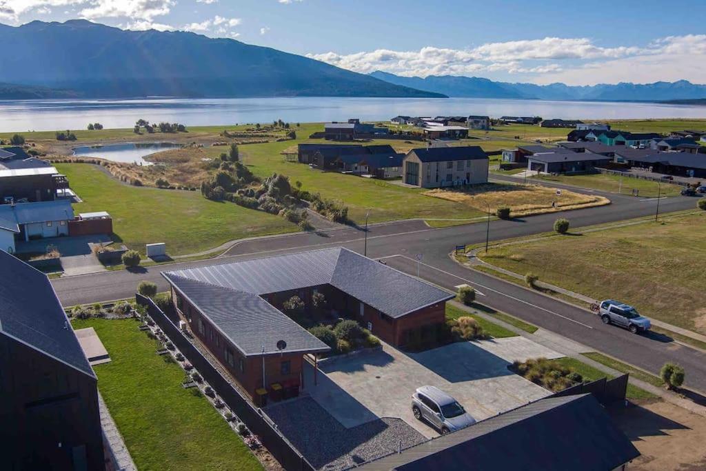 Great Views From New 2 Bedroom Apartment Te Anau Eksteriør billede